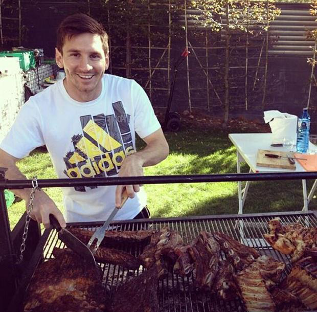Messi Eating Asado