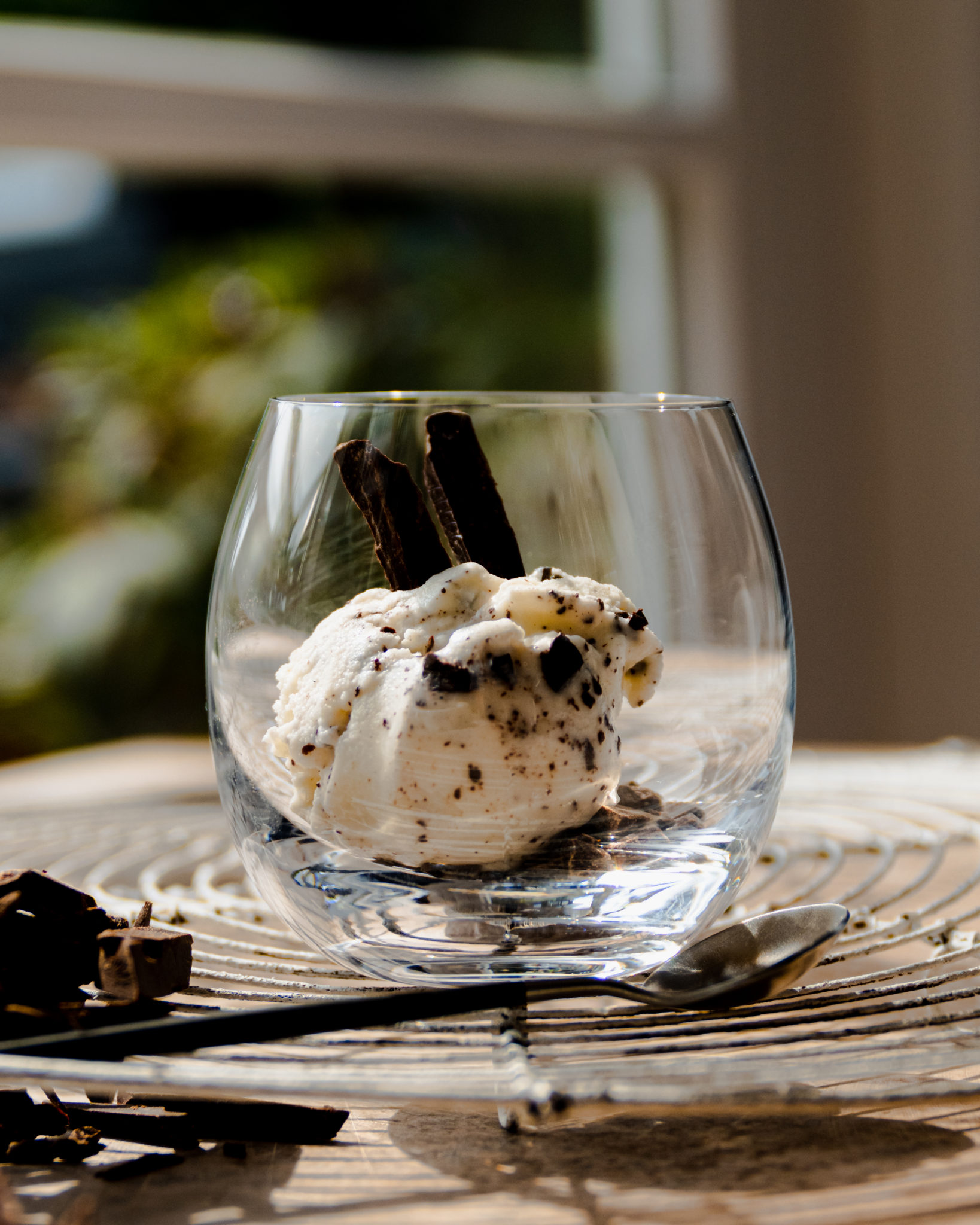 Stracciatella ice cream dish